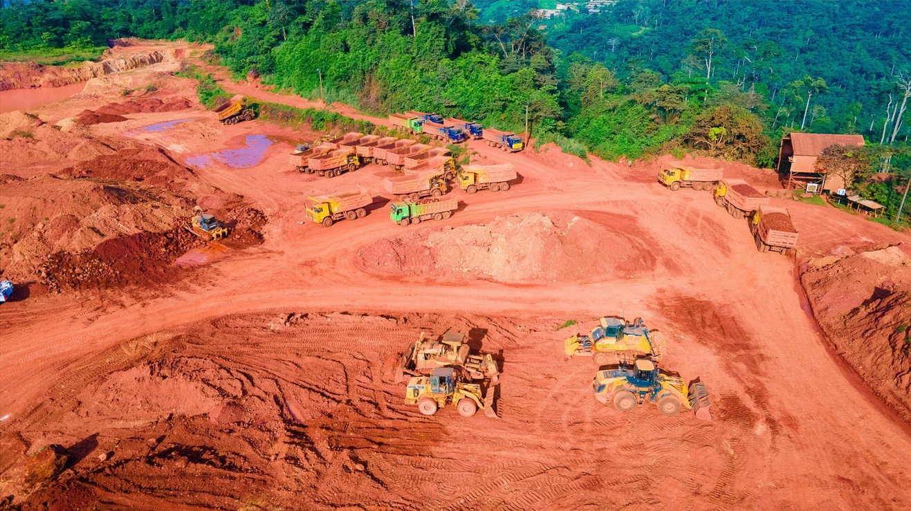 Aerial view of the pit with the equipment fleet