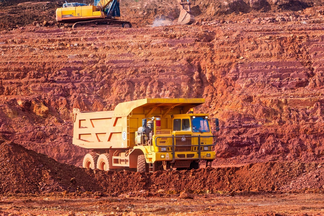 Haul truck on the terraced pit benches